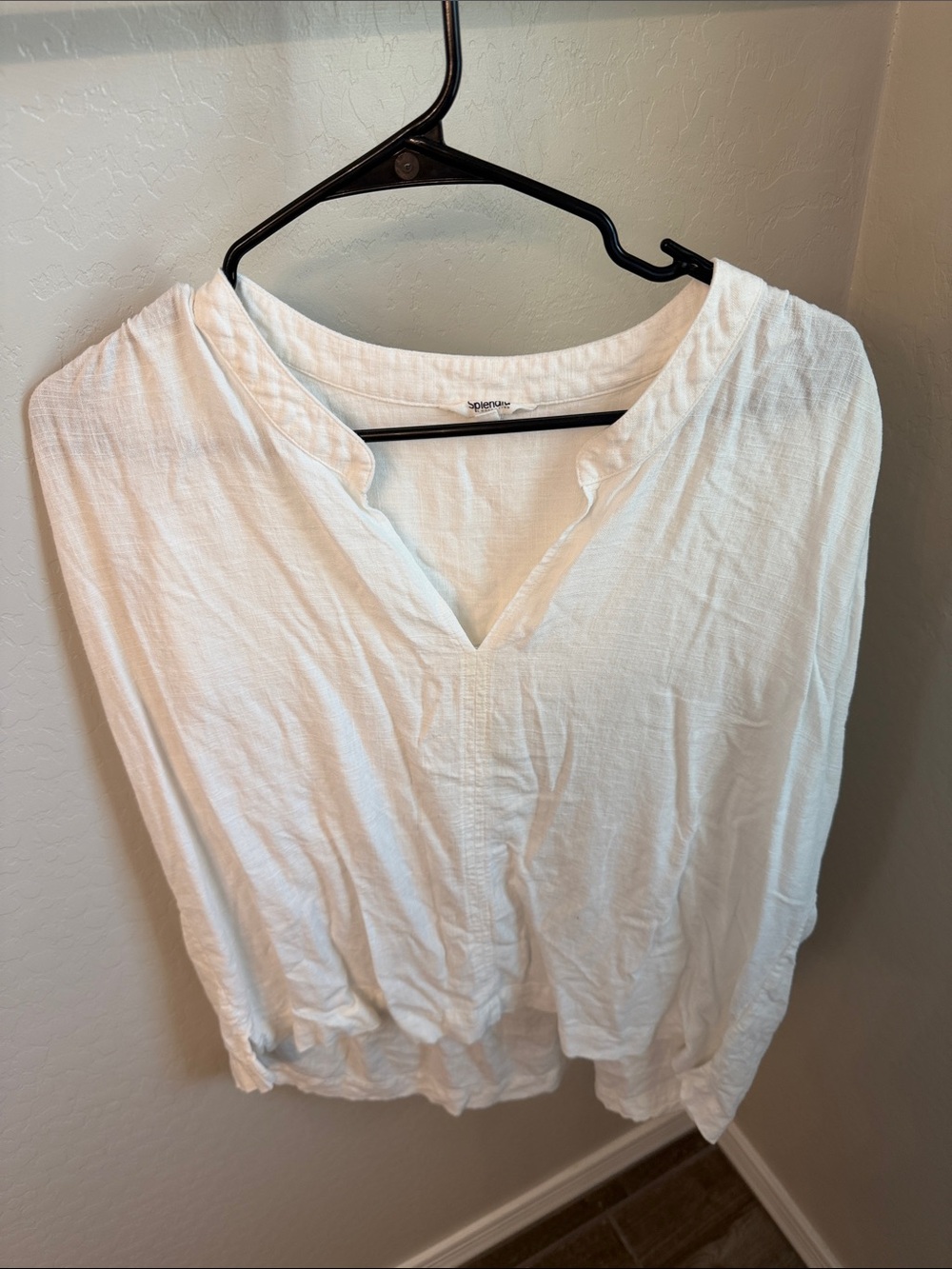 Splendid White Lightweight V-Neck Tunic Top